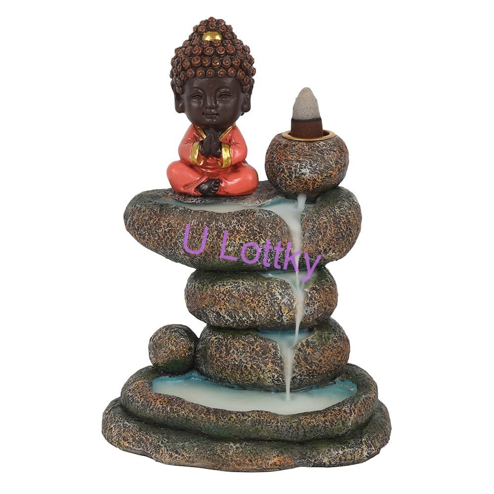 Červený Buddha na jezírku